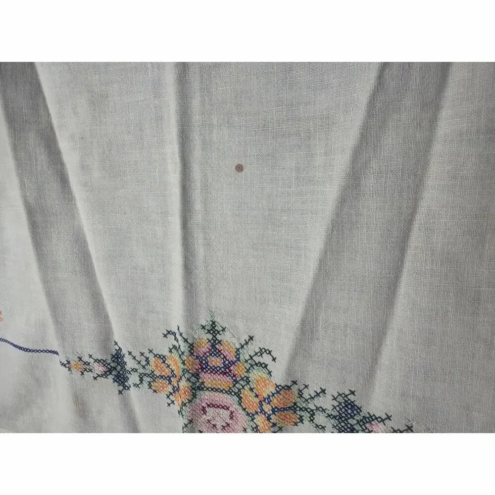 Vtg Embroidered Floral Linen Runner Handmade XStitch Geo Floral Fancy Border